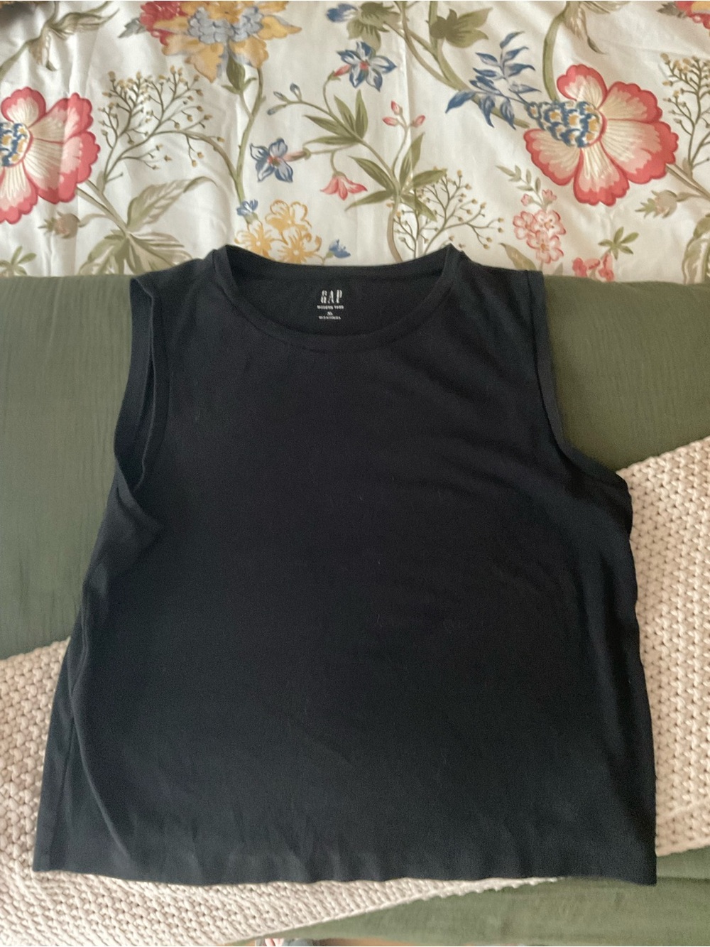 Women’s XL GAP Black Tank Top — Sleeveless Crewneck